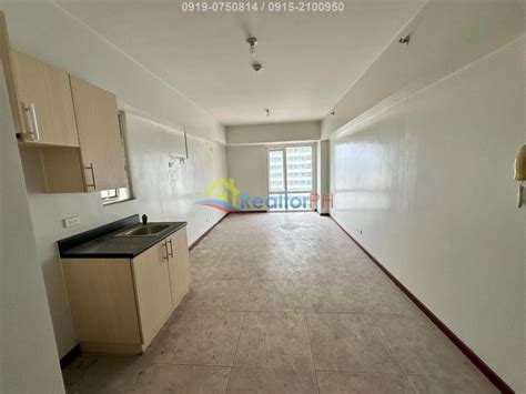 For Sale: Studio in The Columns Legazpi Village Makati City.